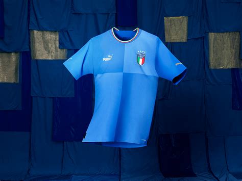 maillot italie 2022 puma versace|CLASSIC AZZURRI. INTRODUCING THE 2022 ITALY HOME .